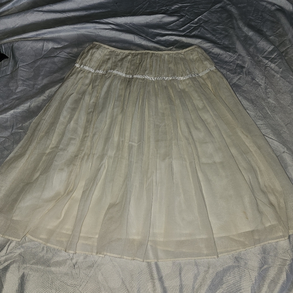 Banana Republic Light Pleat Skirt SZ 0 NWT. M